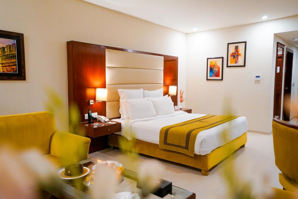 Nine Tree Luxury Hotel & Suites Lahore - Habitación Deluxe Con Cama Extragrande