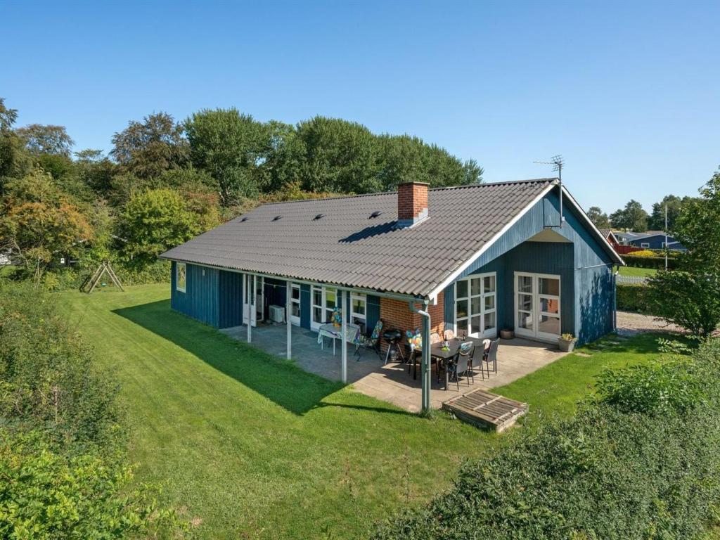 an overhead view of a blue house on a lawn at Holiday Home Farnke - 600m from the sea by Interhome in Egernsund