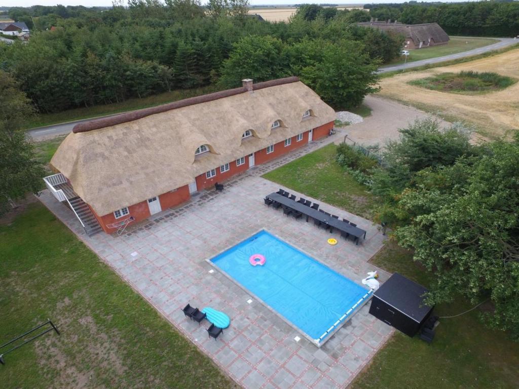an overhead view of a building with a swimming pool at Holiday Home Alitta - 27km from the sea by Interhome in Højer