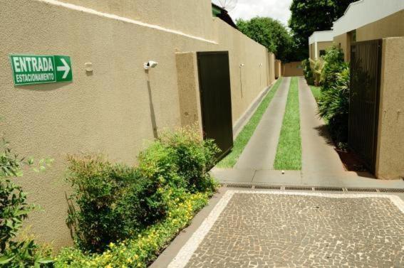  Garden Hotel