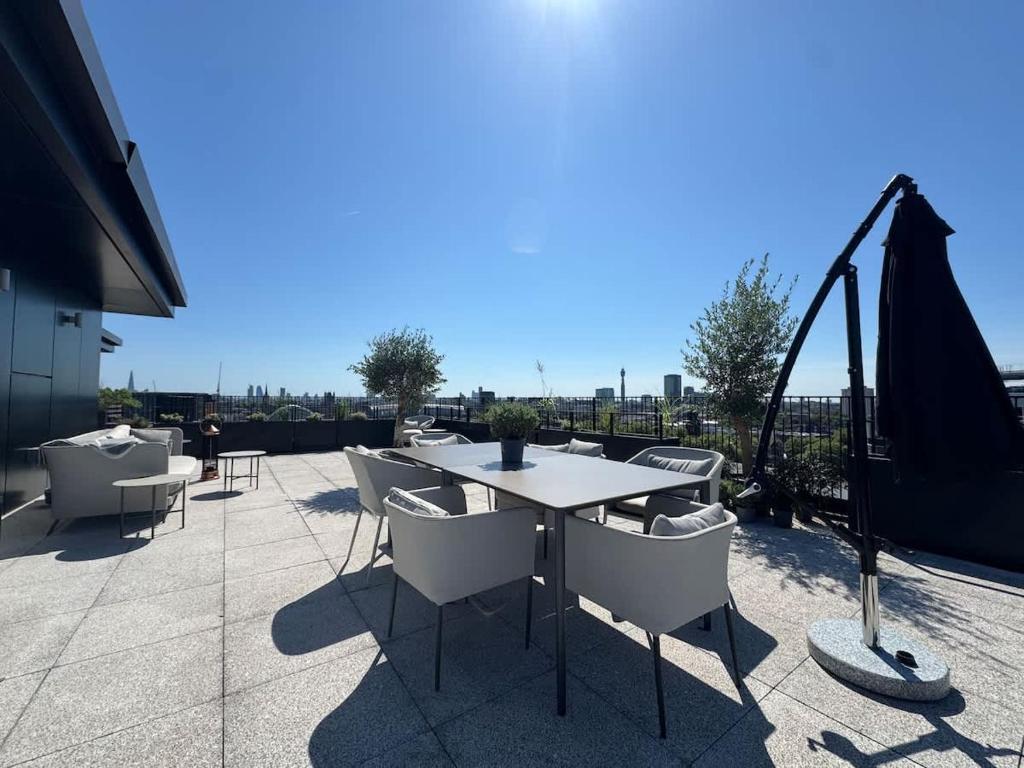 Curated visual reference: Visual Reference: Spacious Penthouse With Stunning Views In Kings Cross ロンドン 最新料金