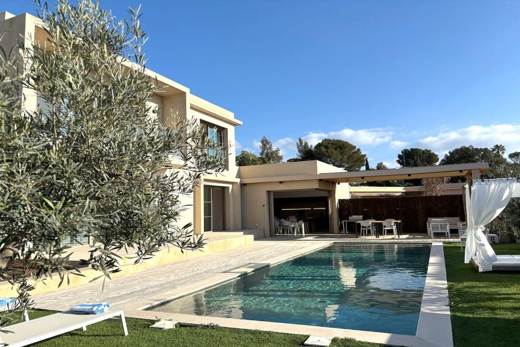 Harmony Modern 5 Etoiles villa with pool for 12 people