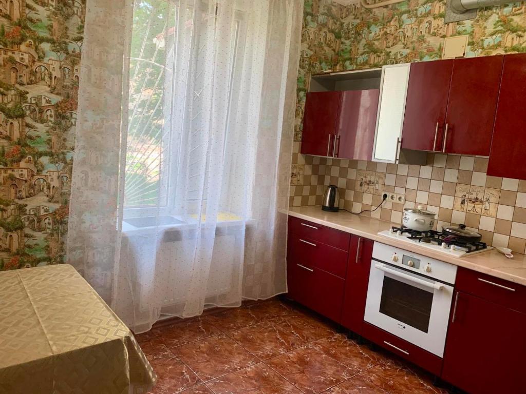 Köök või kööginurk majutusasutuses 3-кімнатна квартира біля моря і обласної лікарні, 6 спальних місць