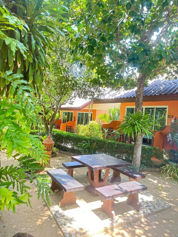 Baan Vanida Garden Resort - 10