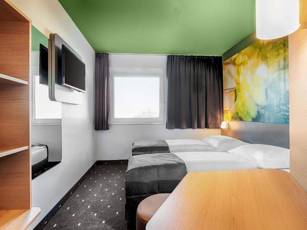 B&B HOTEL Baden-Airpark - 