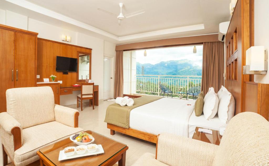 TV a/nebo společenská místnost v ubytování The Fog Munnar (Resort & Spa)