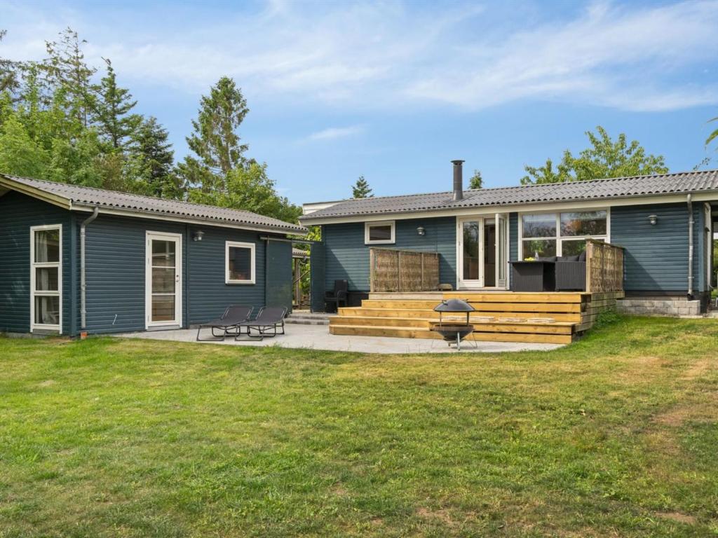 Casa azul con patio en Holiday Home Esme - 225m to the inlet by Interhome, en Holbæk