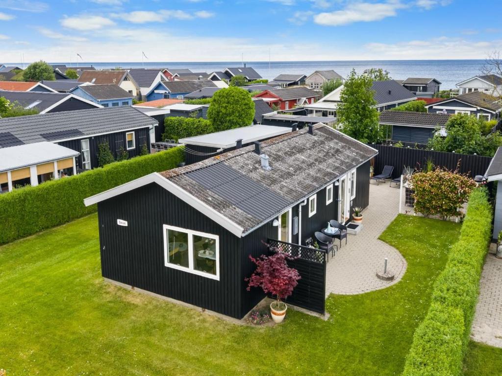 Το κτήριο όπου στεγάζεται  η παραθεριστική κατοικία