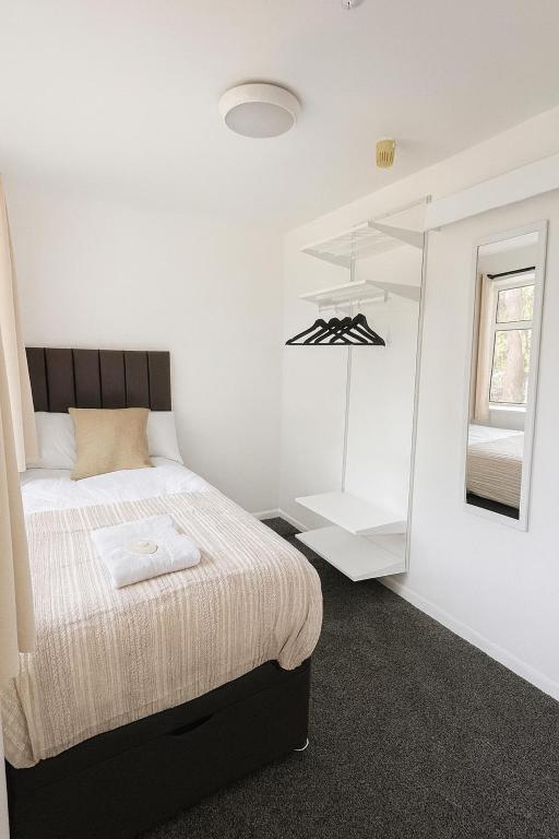 
Single Room with Shower
