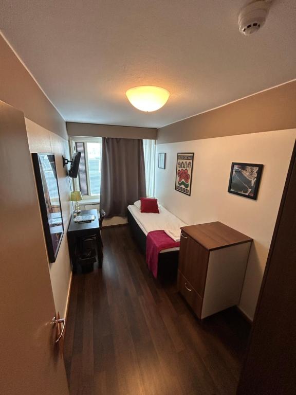 Rock Hotel Somero - Single Room With Shared Bathroom