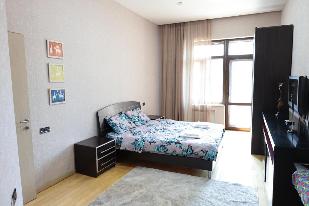 Ένα ή περισσότερα κρεβάτια σε δωμάτιο στο 2 bathrooms apartment