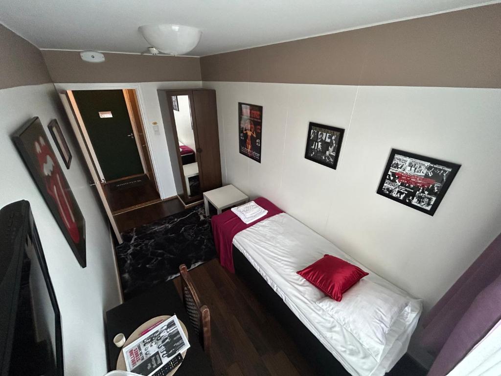 Rock Hotel Somero - Single Room With Shared Bathroom