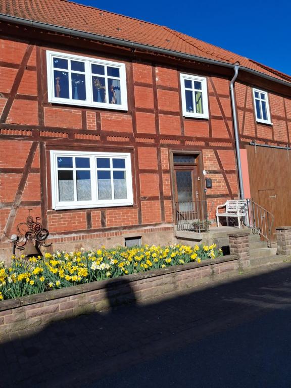 a house with a bunch of flowers in front of it at Ferienhaus Wesertal Monteur in Gottstreu