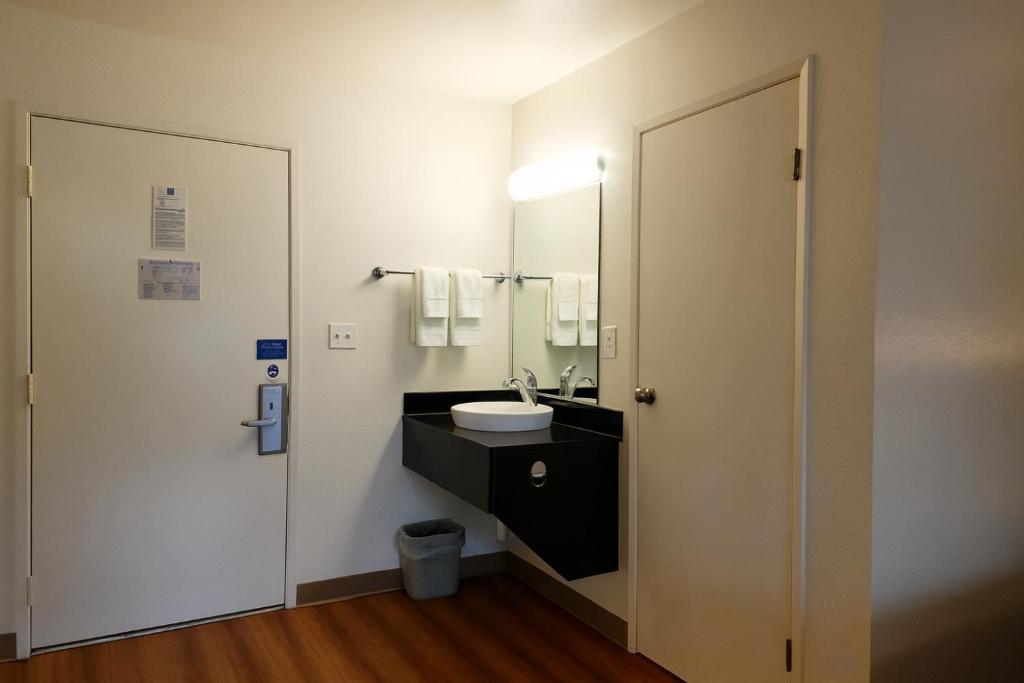 Motel 6-Duluth, MN photo