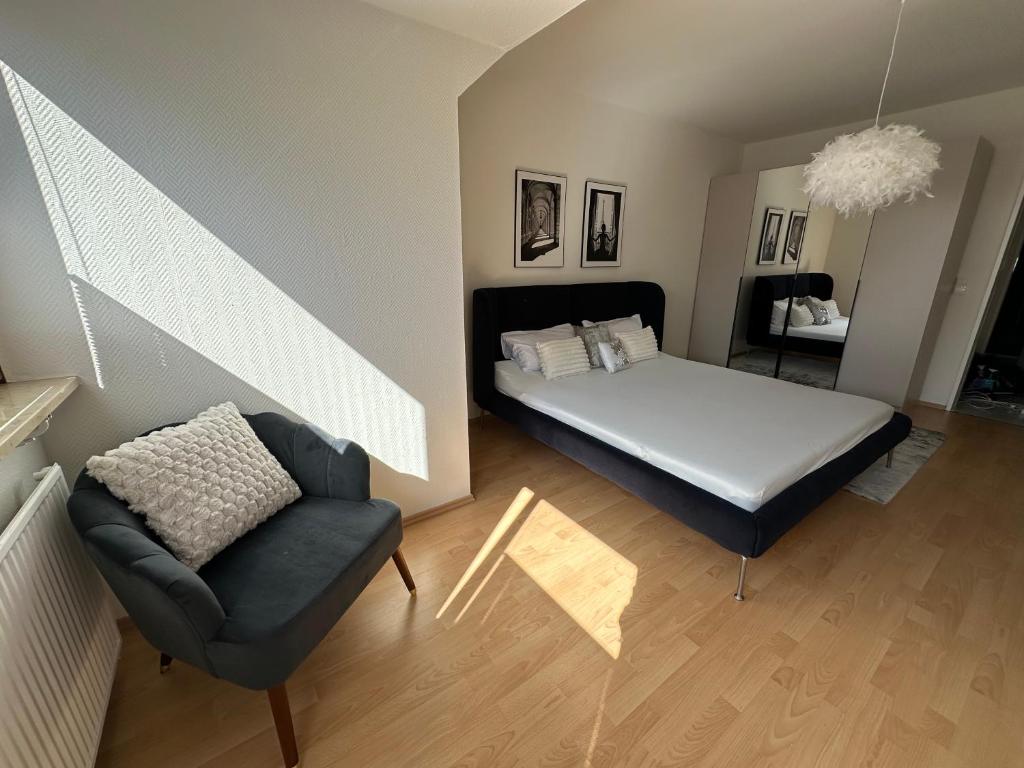 Postel nebo postele na pokoji v ubytování 2 Zi Wohnung, zentrale Lage mit Parkplatz, 15 min vom Hbf Hamburg