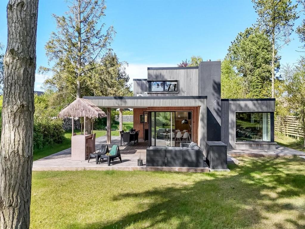 Κήπος έξω από το Holiday Home Sylva - 150m from the sea by Interhome