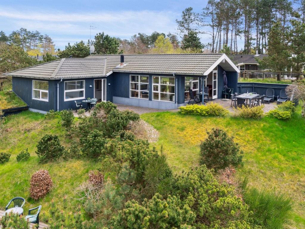 Zahrada ubytování Holiday Home Farah - 275m from the sea by Interhome