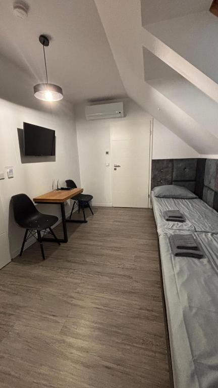 Pokoje Pod Pałacem - Tweepersoonskamer Met 2 Aparte Bedden En Badkamer