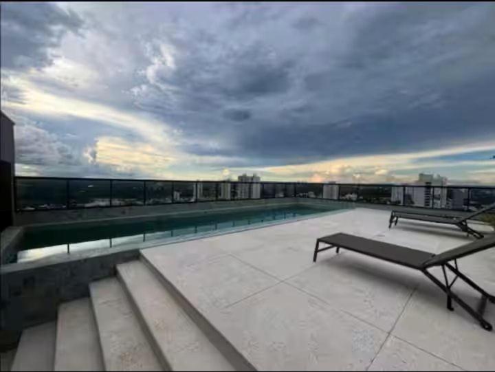 Bazén v ubytování Flat exclusivo Studio Cuiabá 908 nebo v jeho okolí