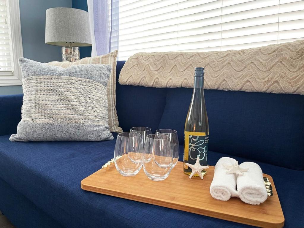 Imagen de la galería de Myrtle's Paradise - 2 BR, 1 BA, Step to Crystal Beach, en Fort Erie
