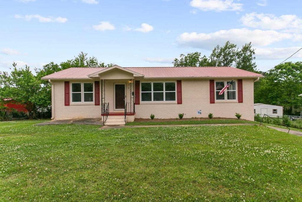 a house with a green lawn in front of it at Dugan Ave Dugout - Unit A in Owenton