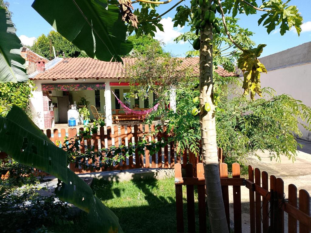 a house with a wooden fence and a tree at Casa Andreia Borges in Aparecida de Goiania