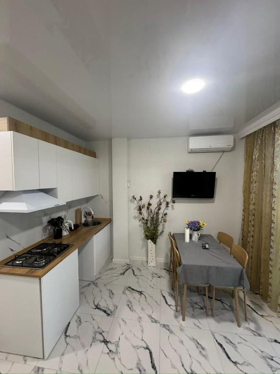 a kitchen and dining room with a table and a kitchen and a dining room at Tsikhisdziri in Ts'ikhisdziri