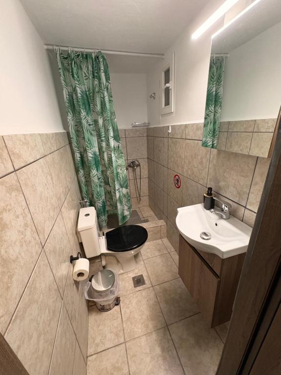 Ένα μπάνιο στο Amazing studio Φωλιά in Xanthi - myHomee