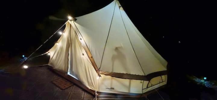 Φωτογραφία από το άλμπουμ του Glamping en Conguillío con pozones y río σε Curacautin