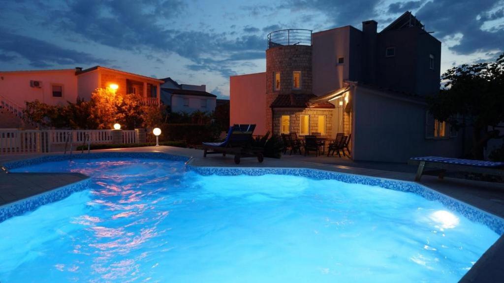 Bazén v ubytování Villa Jelena Vir near beach nebo v jeho okolí