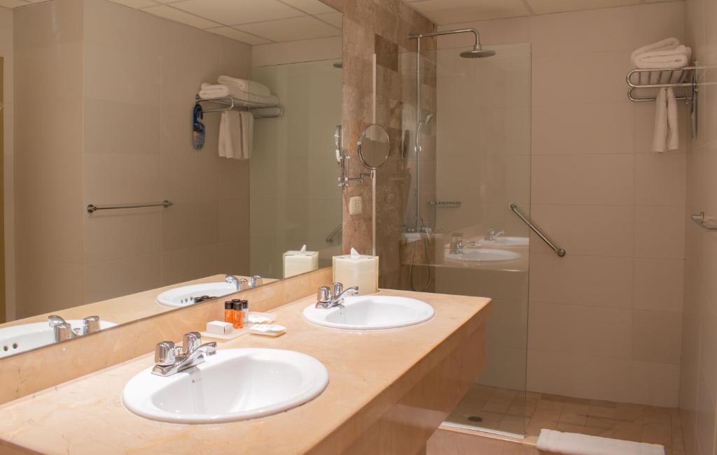 Grand Hotel Guayaquil, an Ascend Collection Hotel - Double Suite With Two Double Beds - Non-Smoking