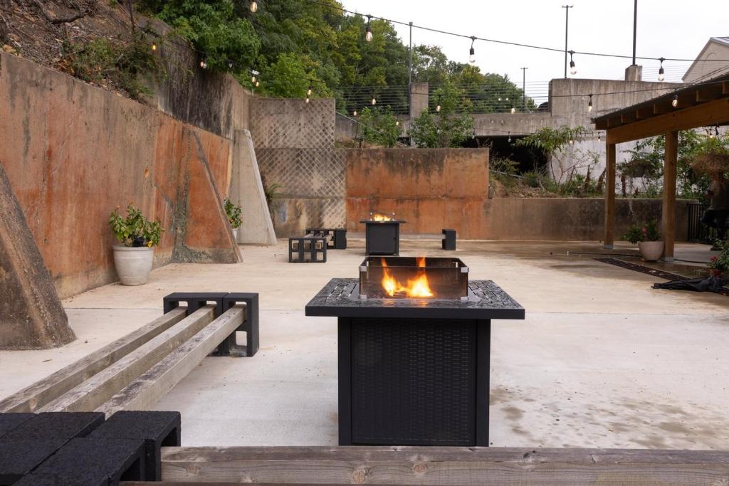 a courtyard with benches and a table with a fire at Walk to Bathhouses, Historic DTWN Hot Springs, Room # 300 in Hot Springs