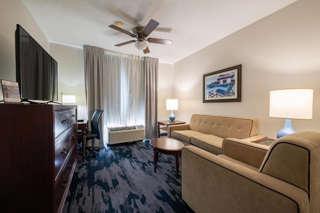 SummerPlace Inn - One-Bedroom Suite