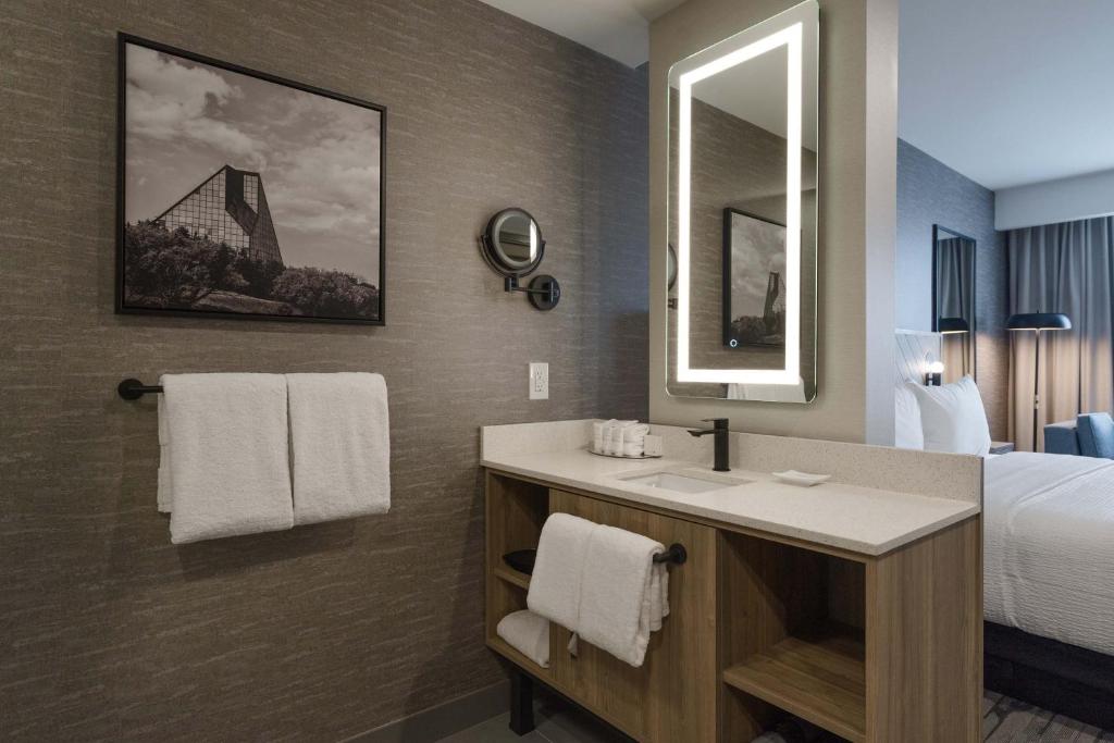 Sandman Signature Winnipeg Airport Hotel & Suites - Resim 30