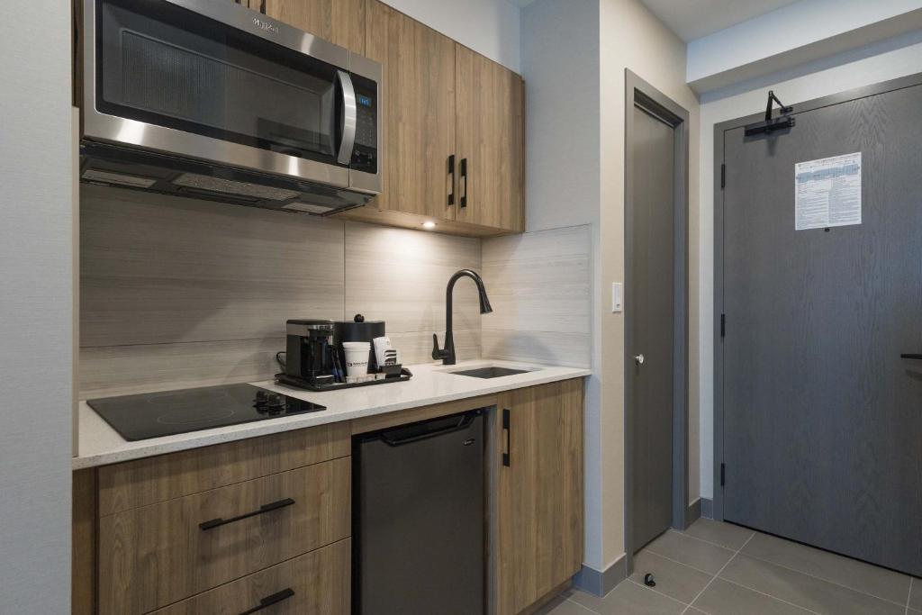 Sandman Signature Winnipeg Airport Hotel & Suites - Resim 20