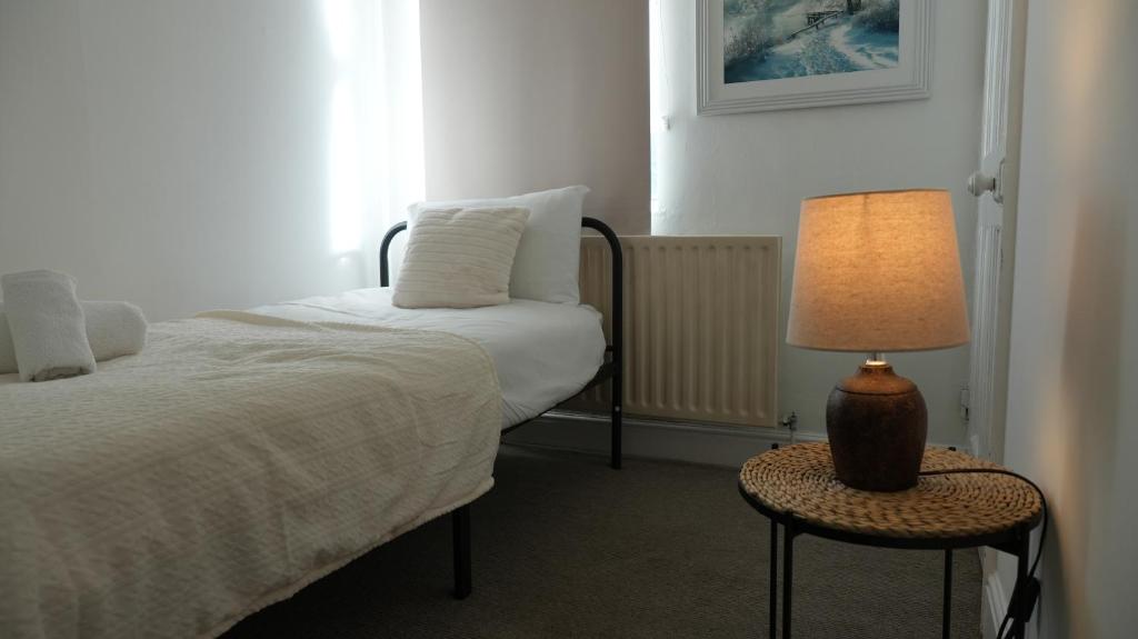 Ένα ή περισσότερα κρεβάτια σε δωμάτιο στο Coventry 3 Bedroom Property