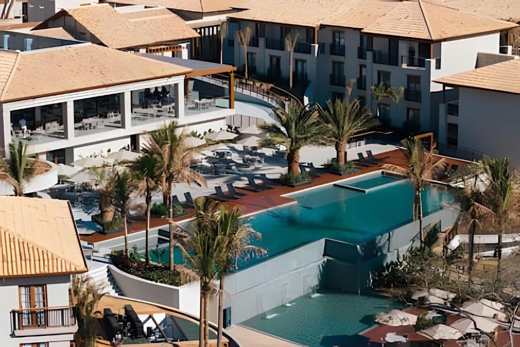 Bazén v ubytování Pyreneus Residence - GAV Resorts nebo v jeho okolí