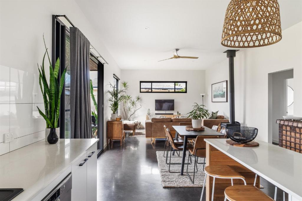 Χώρος καθιστικού στο Abode - Luxury in Margaret River Heart