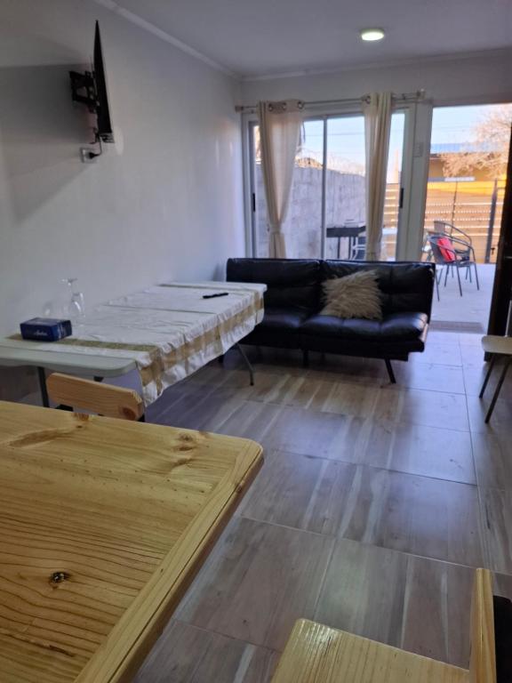a living room with a couch and a table at Cabaña caldera centro in Caldera