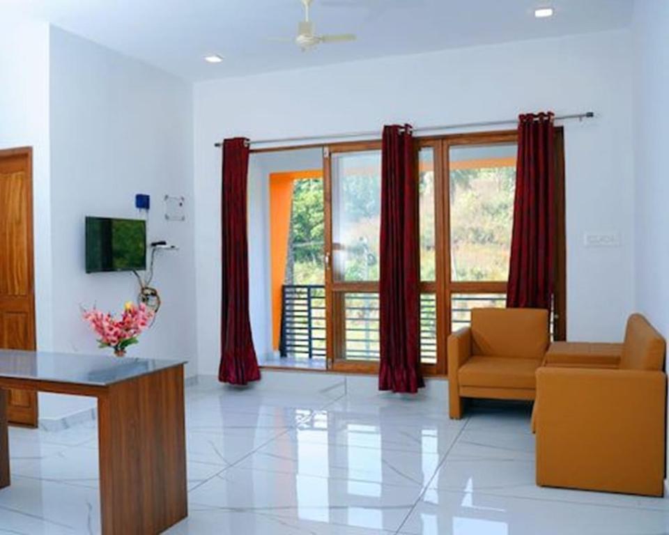 TV/trung tâm giải trí tại Eliezer Holiday Home By Teal Luxury Stays - Munnar
