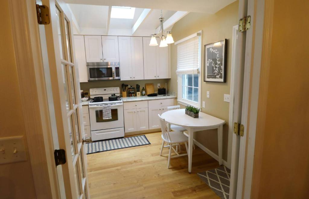 Η κουζίνα ή μικρή κουζίνα στο Private Oasis Ranch • In Town Princeton • 2BR/2B