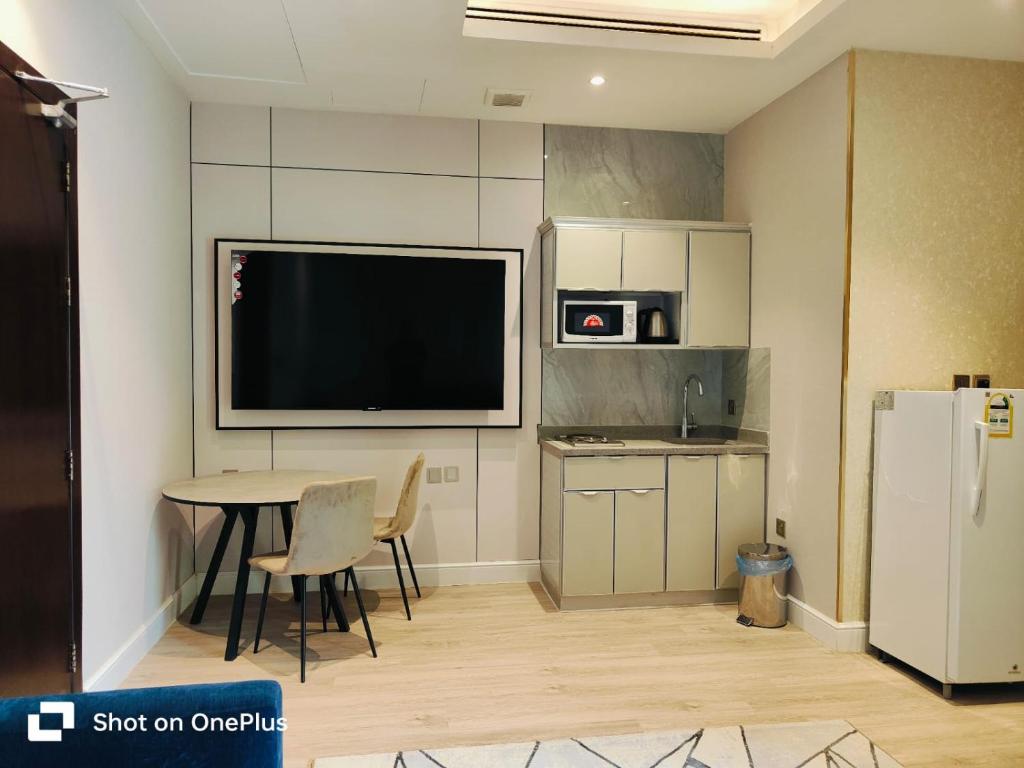 Η κουζίνα ή μικρή κουζίνα στο سويت رندان للشقق المخدومة Sweet Randan Serviced Apartments