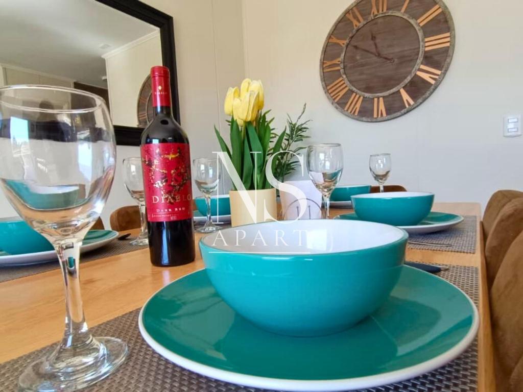 a table with a bowl and a wine glass at Casa Perfecta para Vacaciones Familiares -Vista al Volcán - Parking Free in Villarrica