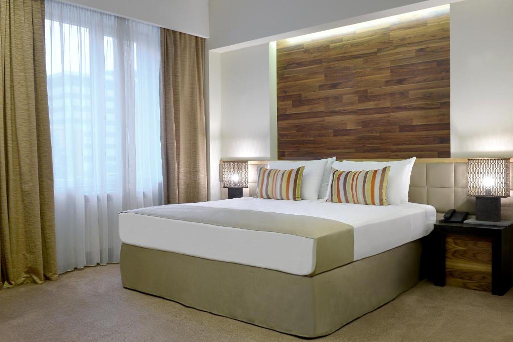 
Кровать или кровати в номере Minotel Barsam Suites
