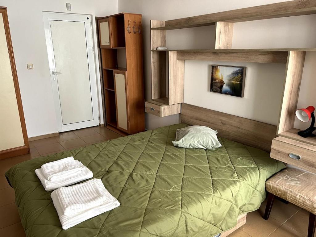 Central 1BR Apartment Near Cathedral