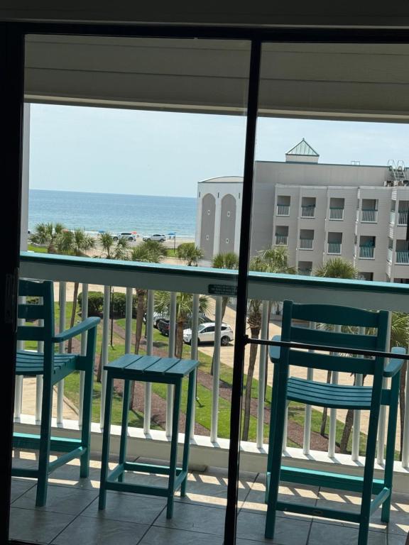 Γενική θέα στη θάλασσα ή θέα στη θάλασσα από  αυτό το ξενοδοχείο διαμερισμάτων