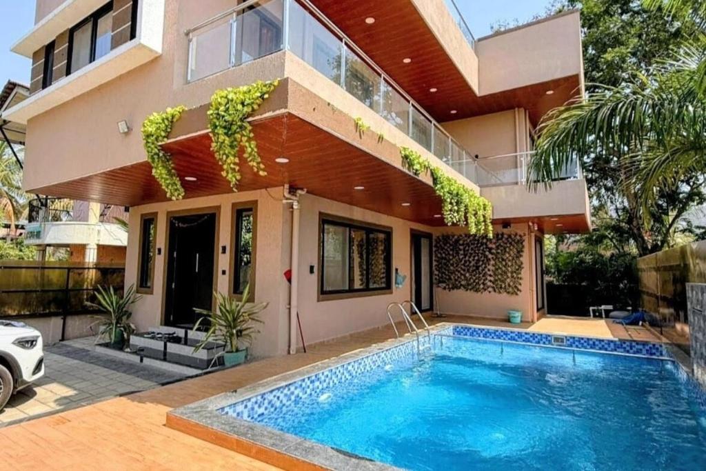 Πισίνα στο ή κοντά στο Malhar Mist Villa