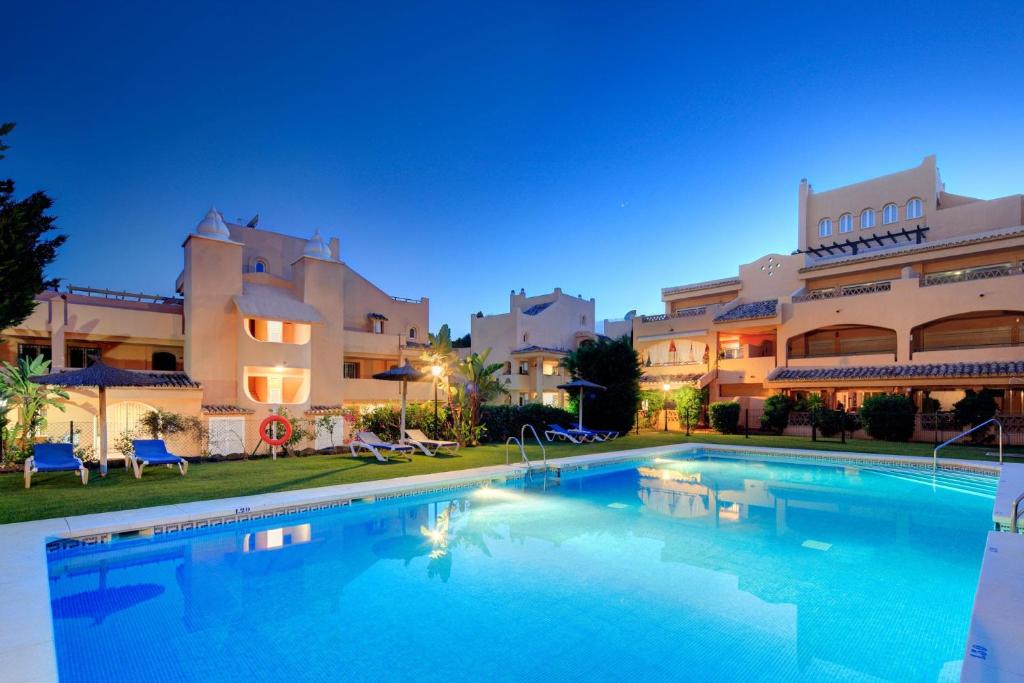 una gran piscina frente a un edificio en REF 12 Luxury Aparment with views, en Marbella