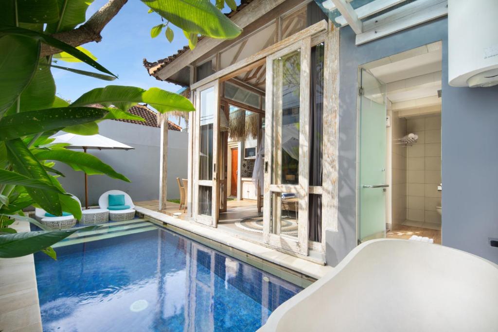 18 Suite Villa Kuta - Main Photo