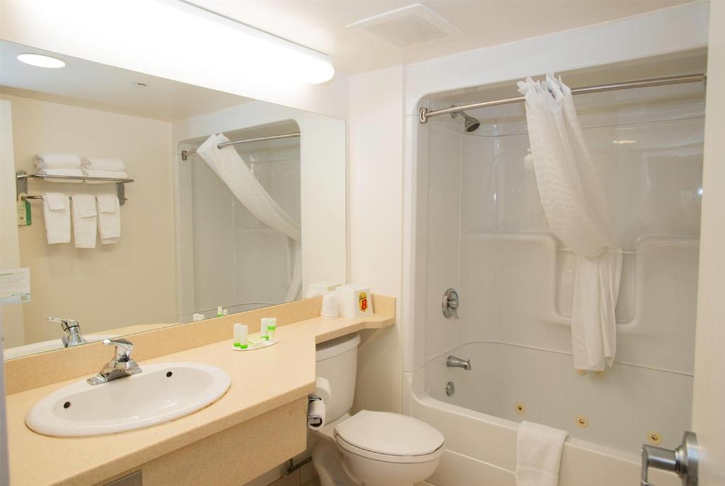 Super 8 by Wyndham Mississauga - Resim 3